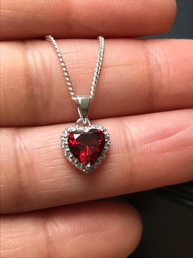 Pandora красное сердце