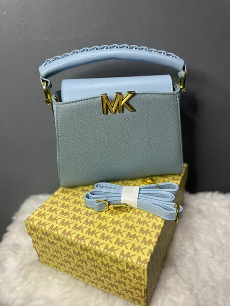 Sac à main bleu élégant femme