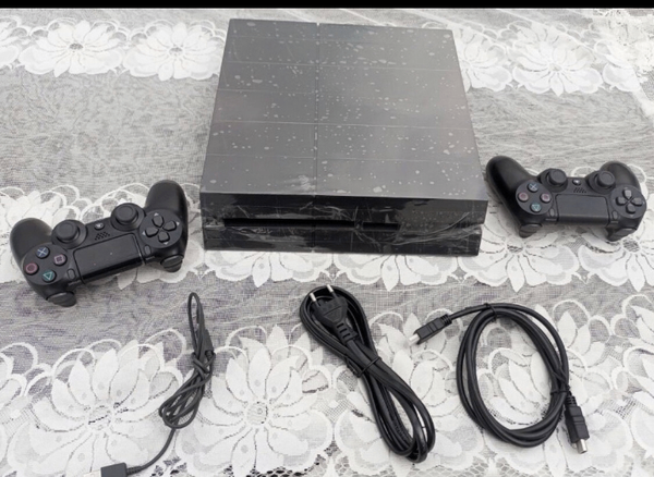 Console de jeu avec manettes