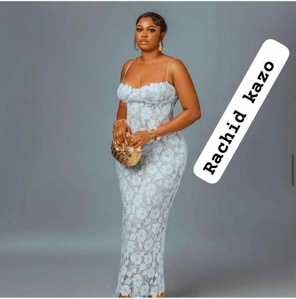 Robe Longue en Dentelle Élegante