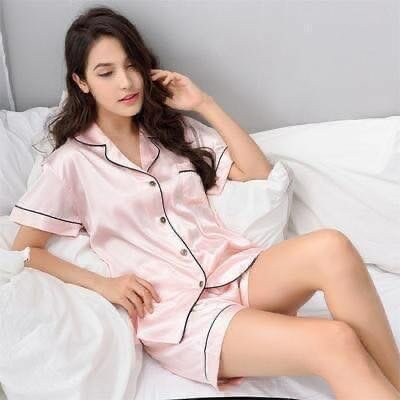 Pyjama court en satin rose