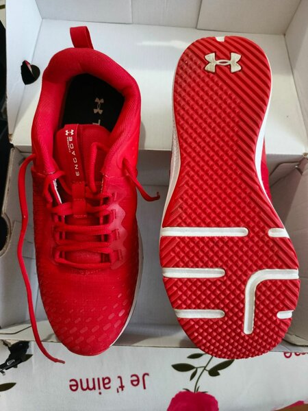 Baskets de sport rouges tendance