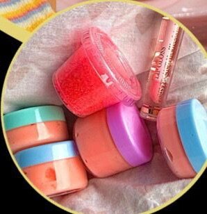 Ensemble de soins pour lèvres coloré