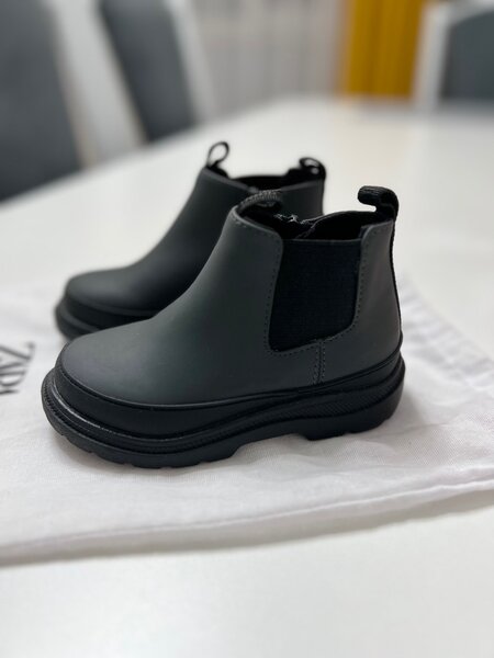 Водоотталкивающие ботинки от Zara, размер 23, цвет серый, вн