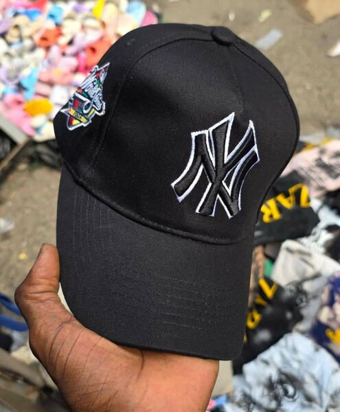 Casquette noire sportive élégante