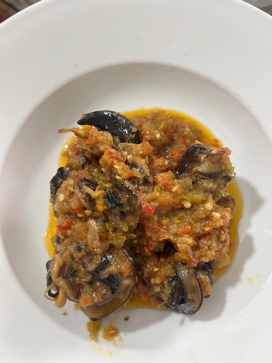 Escargots épicés en sauce