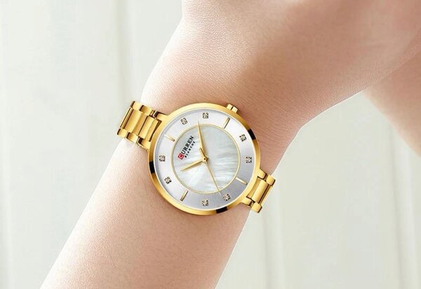 Montre Élegante Dorée Femme