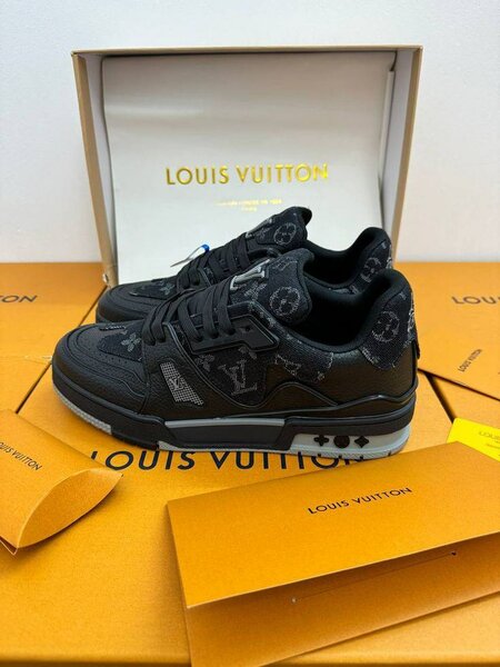 Louis Vuitton Sneakers Noirs