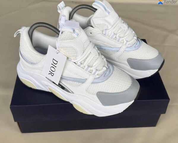 Baskets Dior blanches élégantes