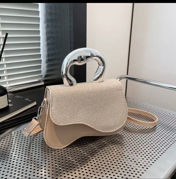 Sac à main élégant strass