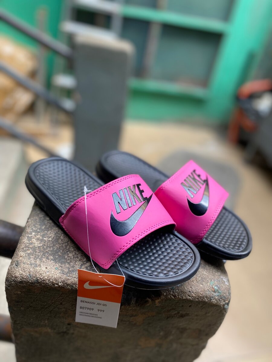 Nike bennasi slides