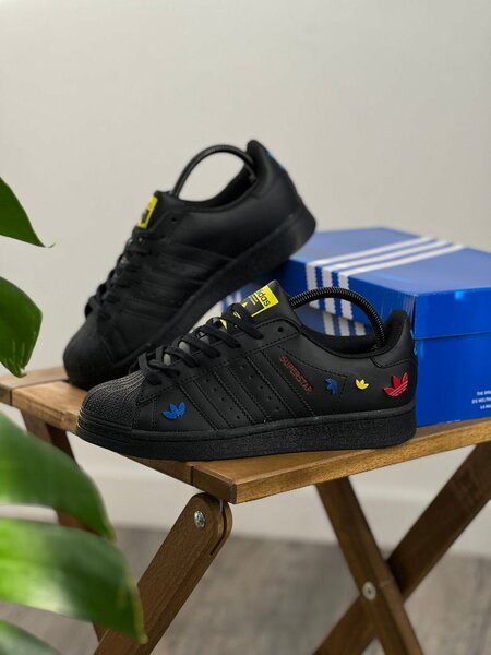 Chaussures adidas avec le carton