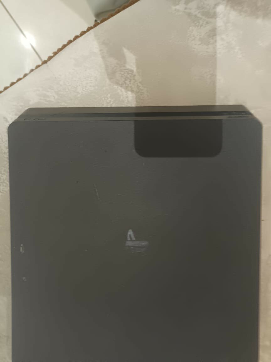 Ps4 slim console 1TB