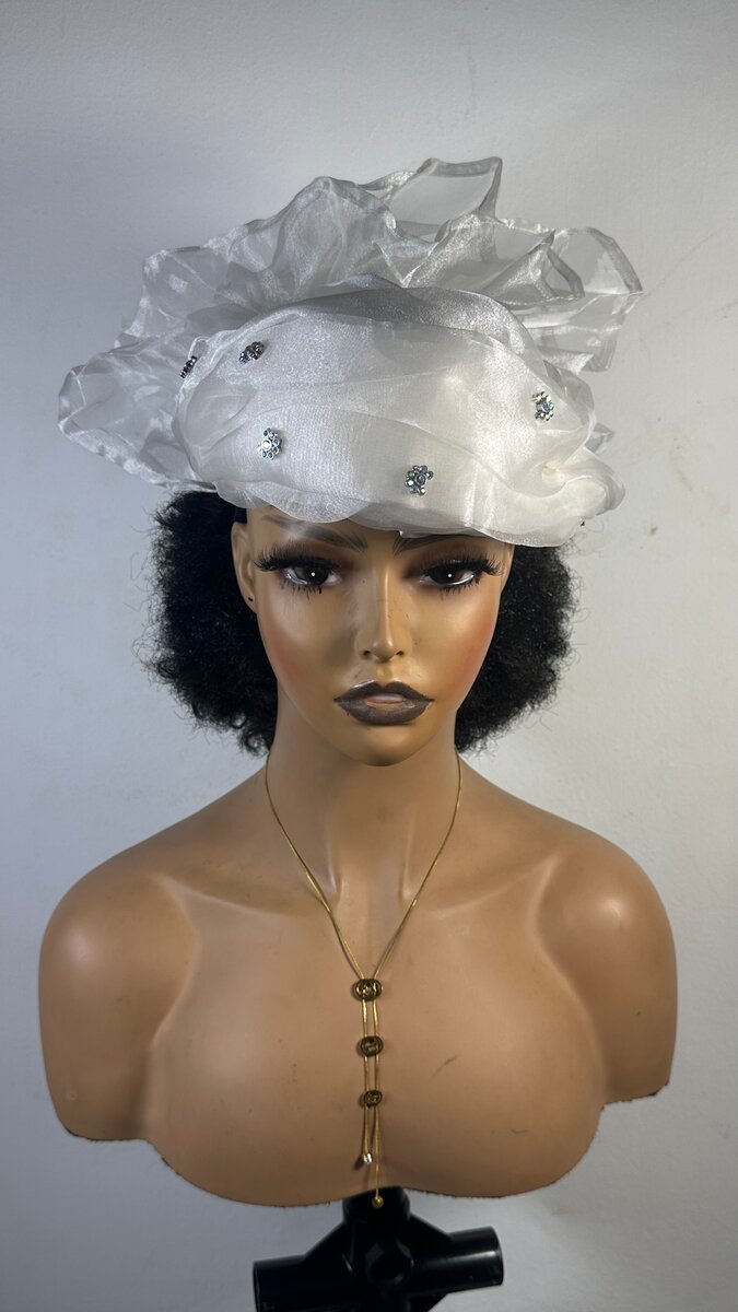 Chapeau de cérémonie élégant