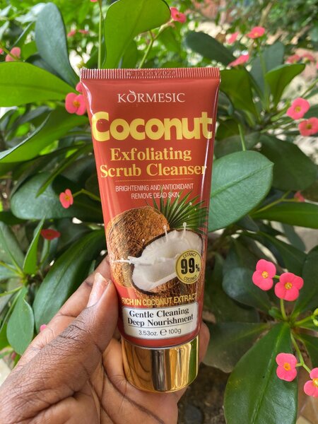 Face scrub cleanser