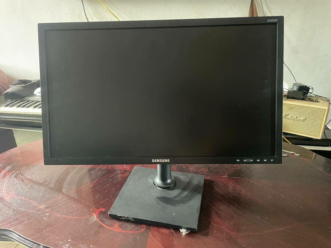 Écran LED Samsung 24 pouces