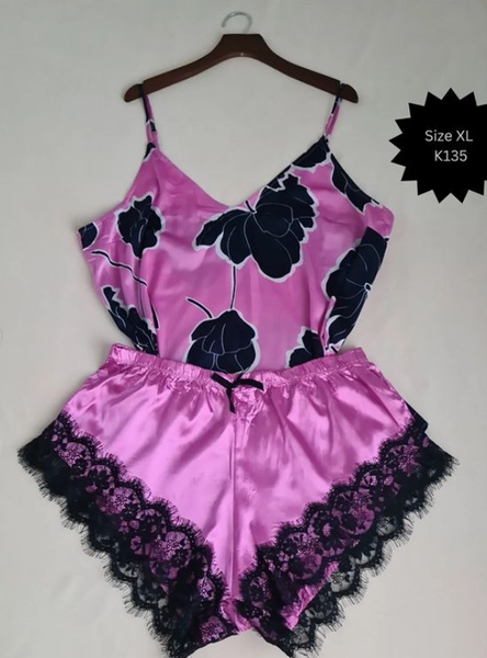 T-shirt and shorts pink