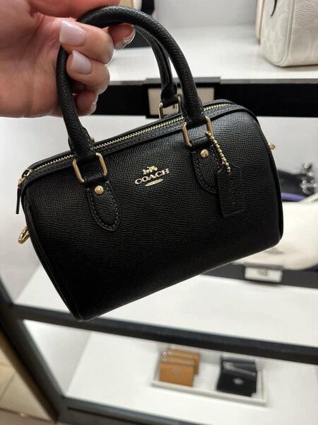 Sac à main en cuir noir élégant