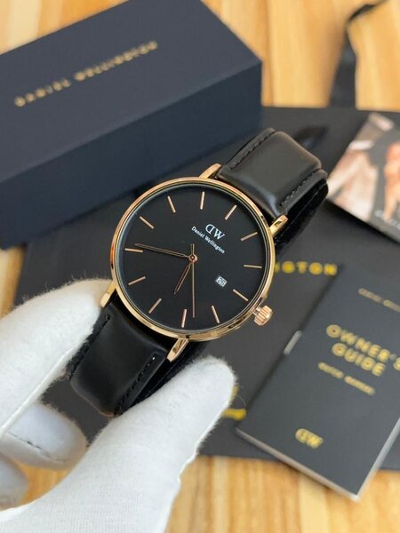 Montre élégante en cuir