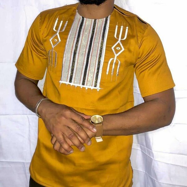 T-shirt ethnique élégant