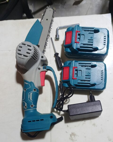 Mini tronçonneuse électrique