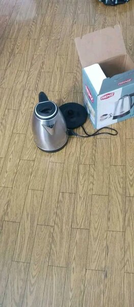 Bouilloire électrique inox élégante