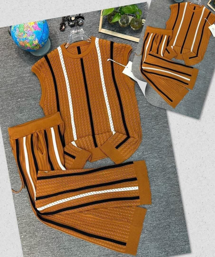 Tenue tricot à rayures pour femmes