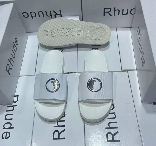 Chaussures, boubou, parfum etc