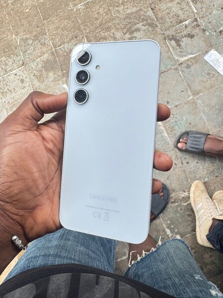 Samsung A35 128 giga ram 6