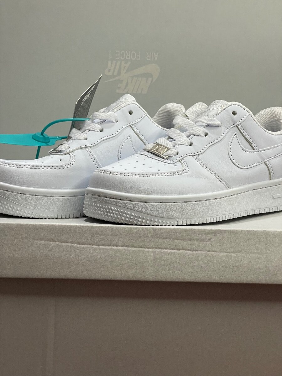 Baskets blanches en cuir élégantes