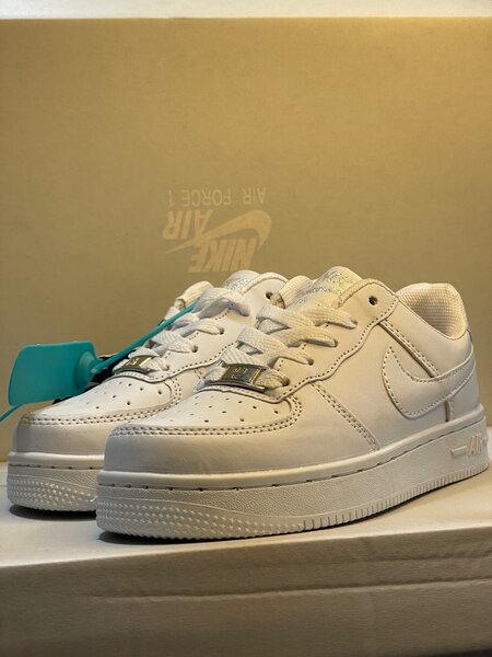 Baskets blanches en cuir élégantes