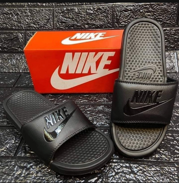NIKE SLIDES