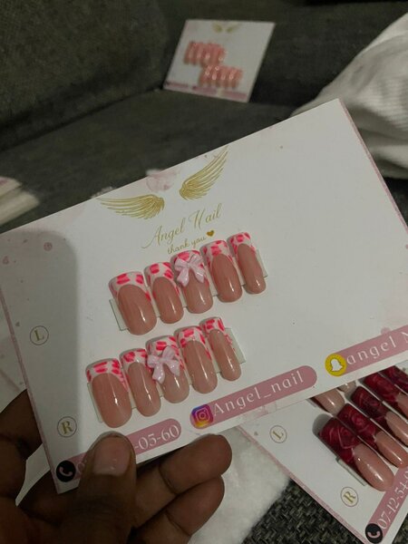 Ongles Press-On Roses Élégants