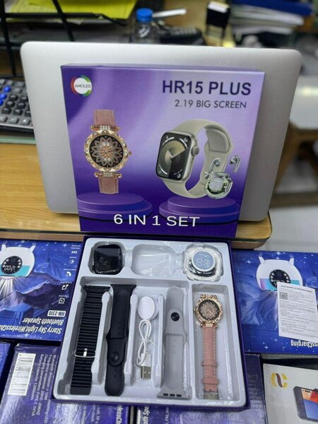 Montre connectée HR15 Plus 6 en 1