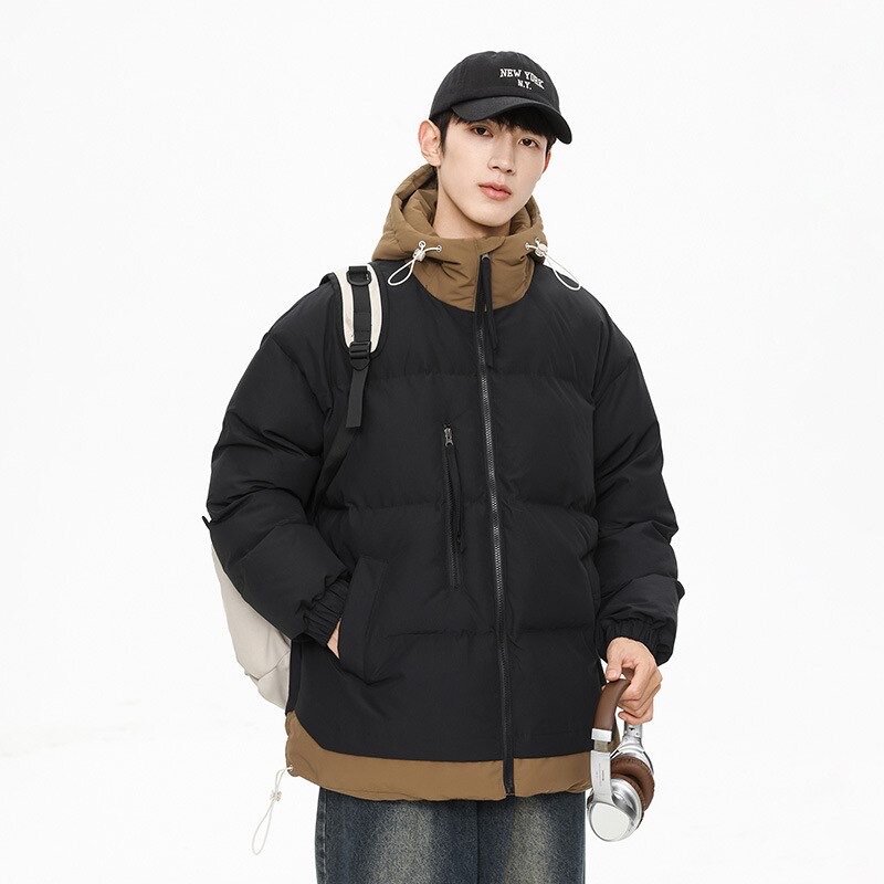 Черная куртка с коричневыми вставками