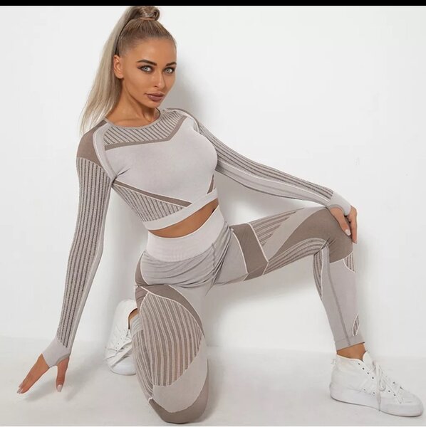 Фитнес костюм