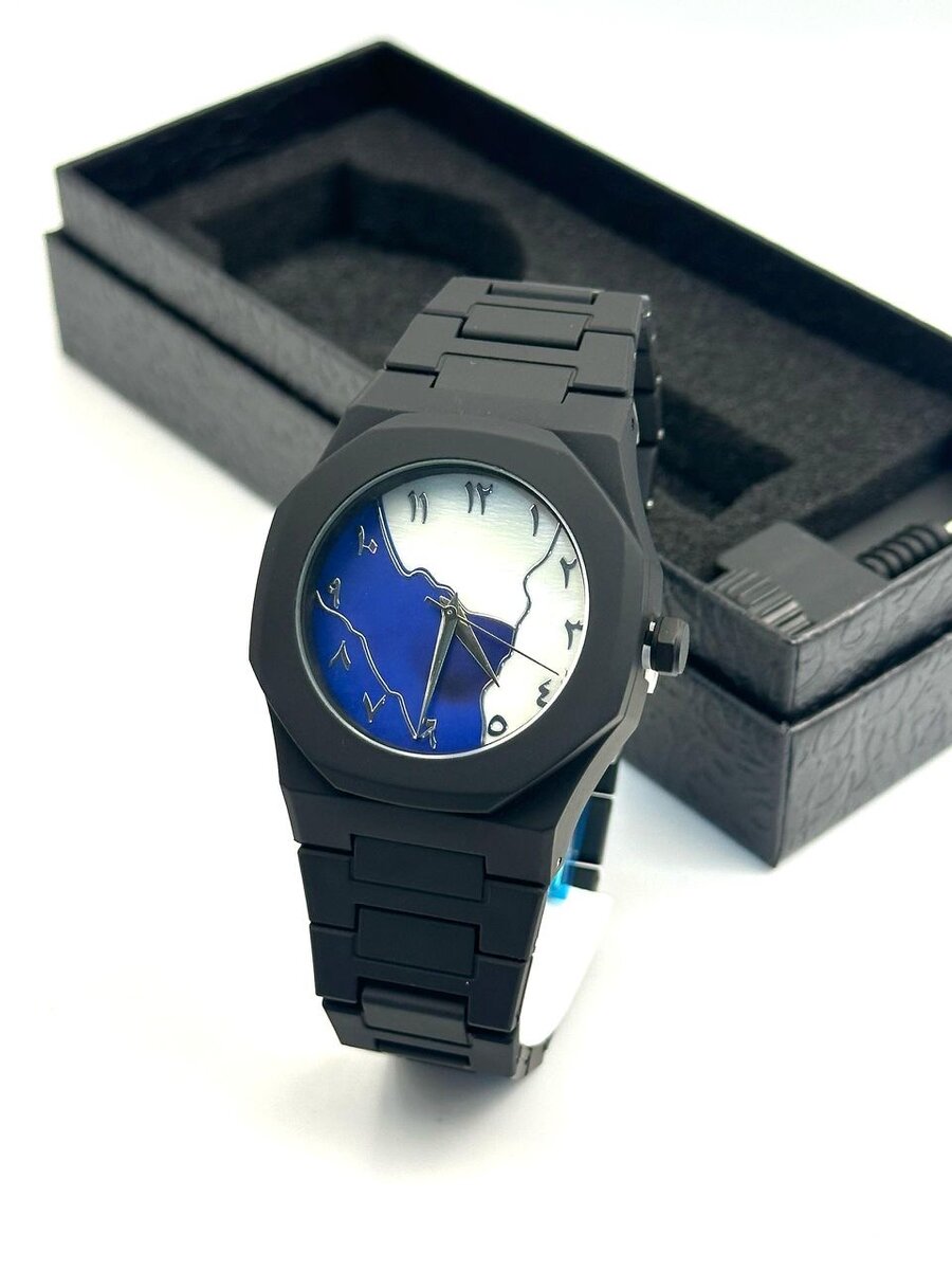 Montre élégante en acier noir