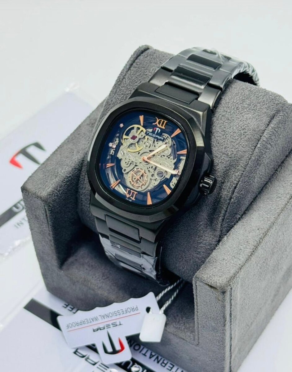 Montre squelette homme moderne