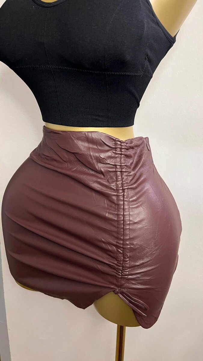 Mini jupe en cuir élégante