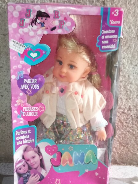 Poupée parlante interactive