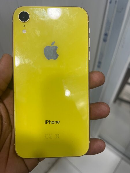 iPhone XR sans face idée disponible au magasin