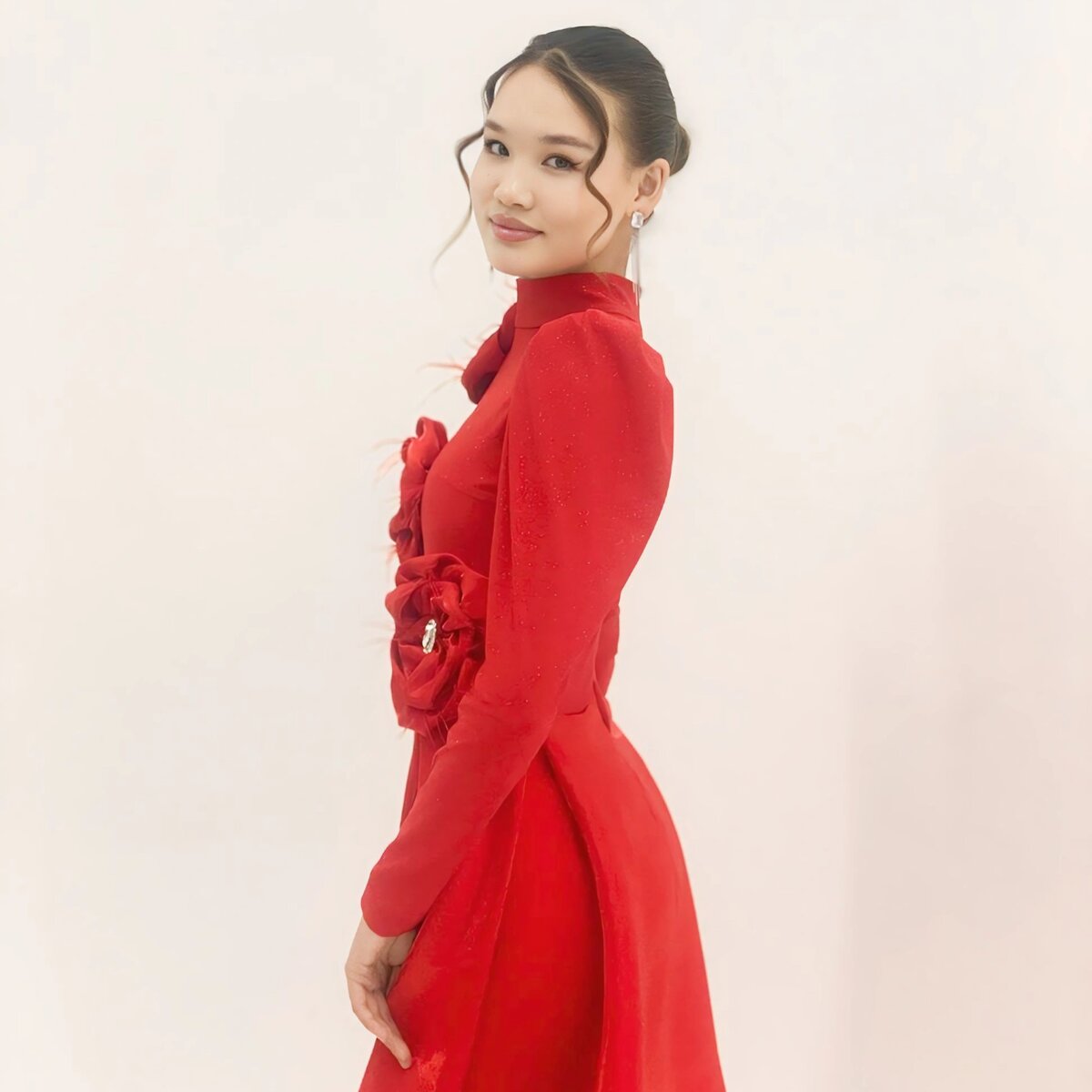 Красное вечернее платье