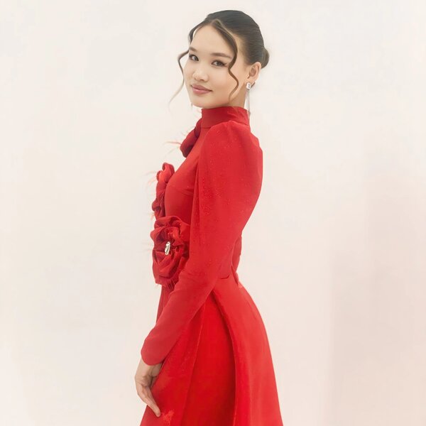 Красное вечернее платье