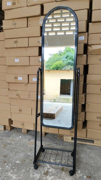 Miroir sur pied moderne