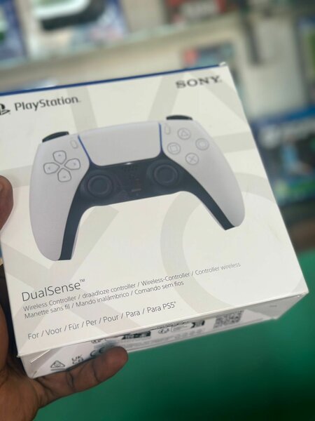 MANETTES PS5 NEUVE SCELLÉE