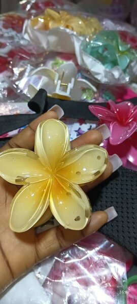 Pince fleur cheveux jaune