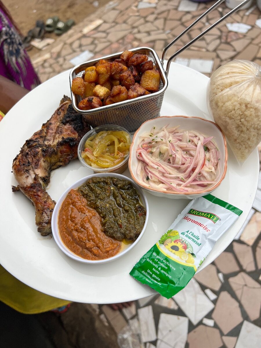 1/4 poulet braisé + alloco+ati