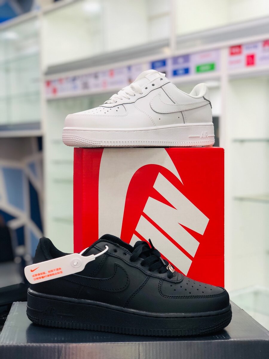 NikeAirforce Black and white