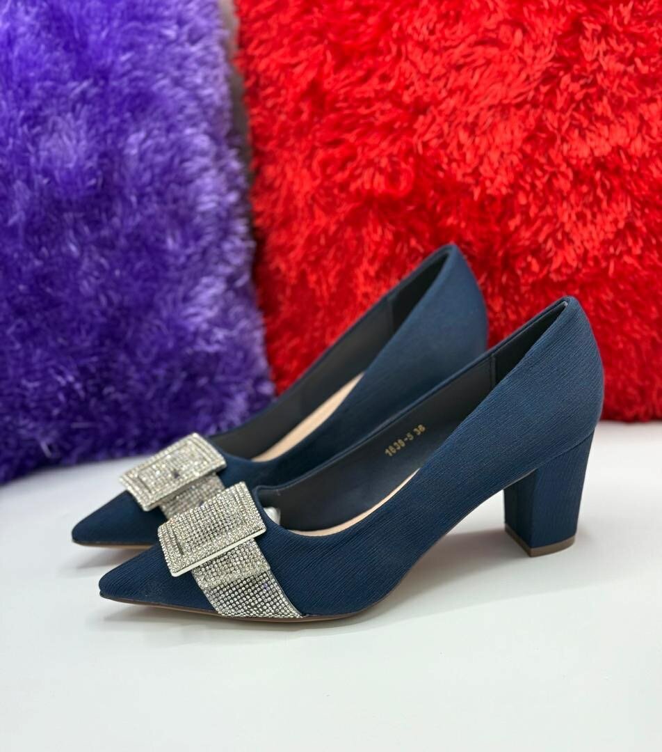 Classy office shoe heel