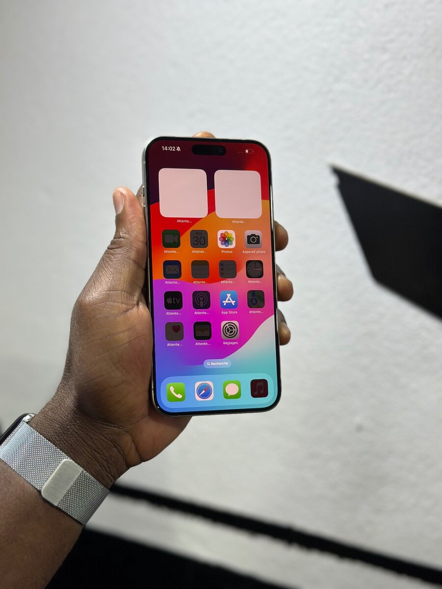 iPhone 15 pro 128Go CE avec carton état 10/10